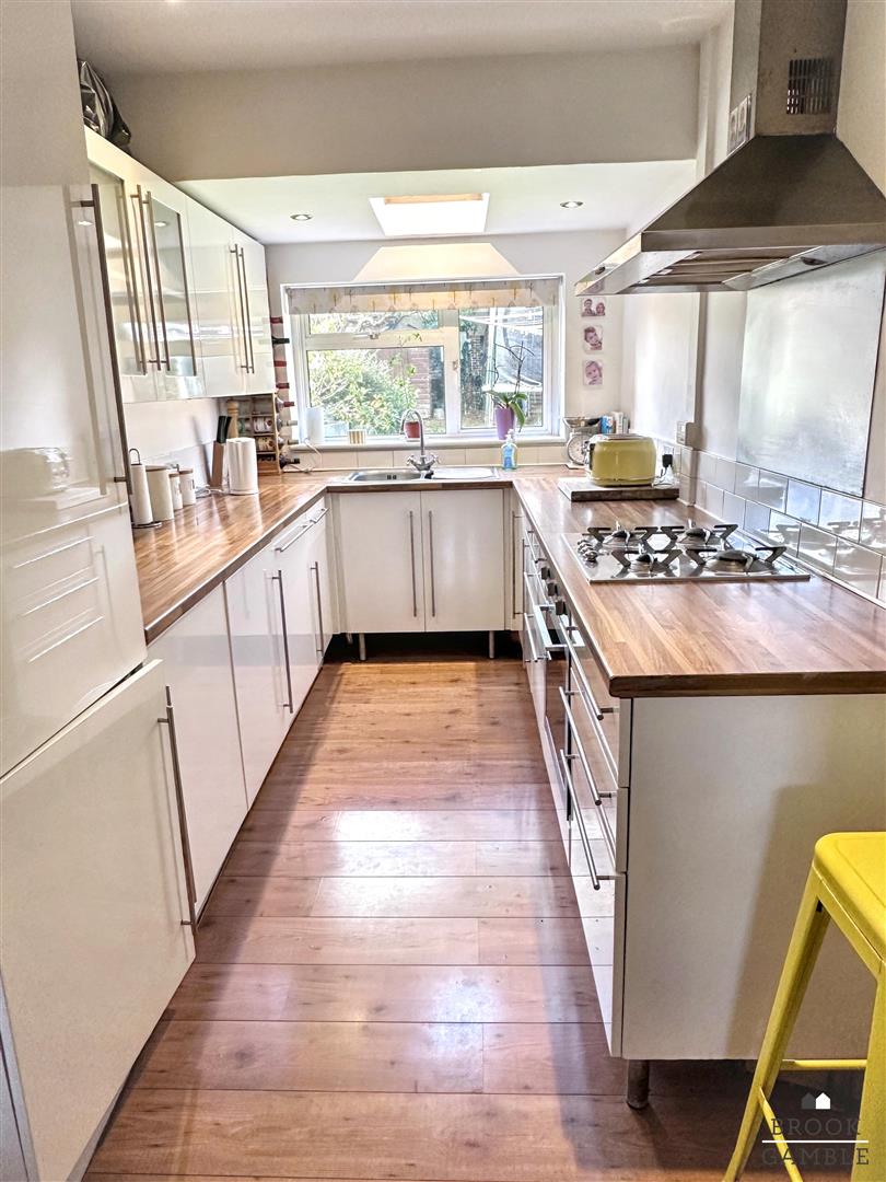 3 Bedroom House. Milton Road in Eastbourne, 6